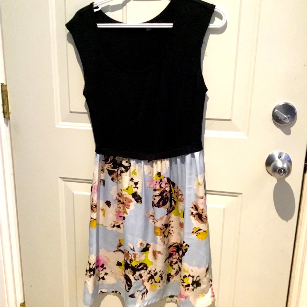 Dex knee-length dress
